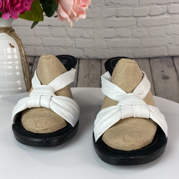 A2 by AEROSOLES White & Black Leather Slip On Comfy Heels - Picture 3 of 17